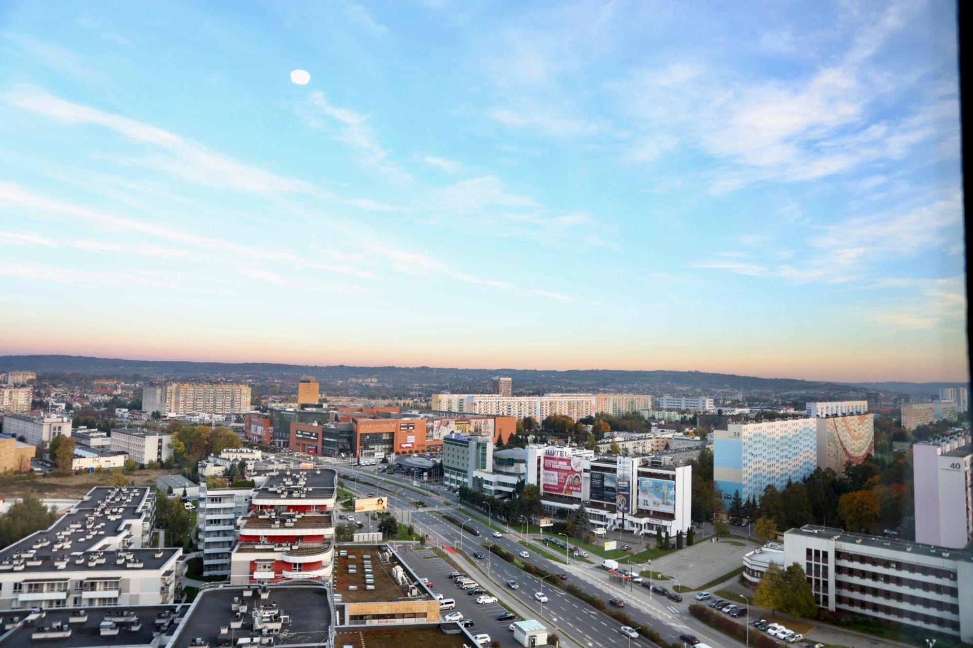 Capital Towers Scenique Apartment Rzeszow Luaran gambar